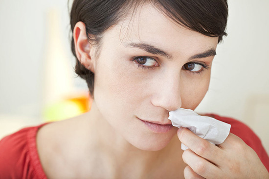 Bị chảy máu mũi thường xuyên không nên chủ quan