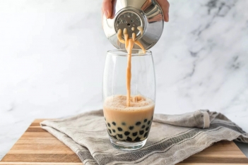 Nên dùng loại sữa nào để trà sữa béo mà không gắt - Hội Khoa học