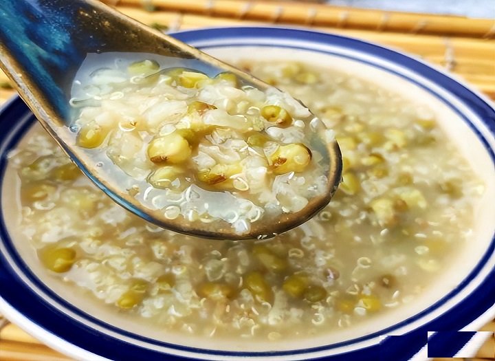 cháo đậu xanh cho bé mấy tháng ăn được