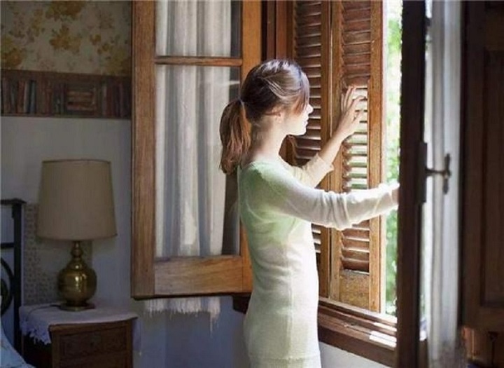 nên đóng kín phòng khi bật điều hòa
